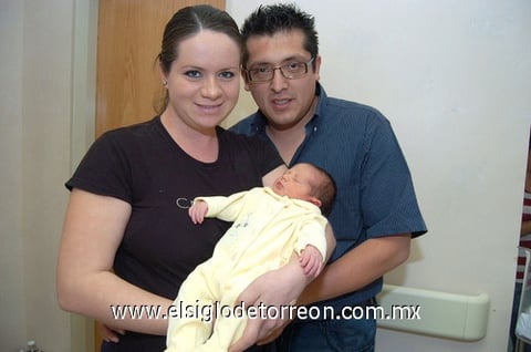 03042011 y Guillermo están felices por el nacimiento de su pequeño Guillermo.