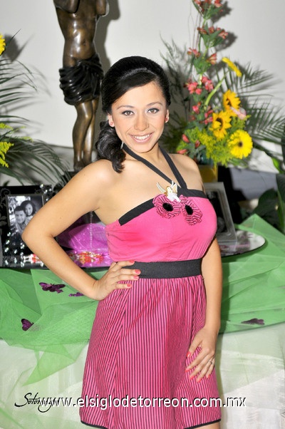 03042011 lució Alejandra Fabiola Gutiérrez Rodríguez en su festejo prenupcial que le fue ofrecido.- Fotografía Érick Sotomayor