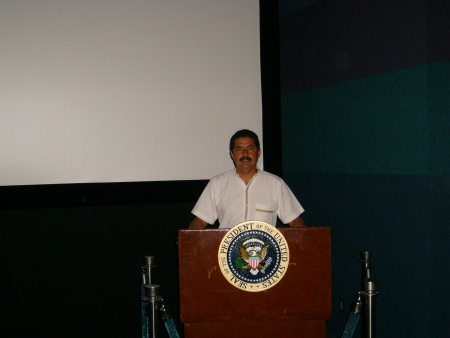 Joel Atayde de visita en la Nasa en Houston,Texas. Fotografía enviada por Joel Atayde Trujillo.