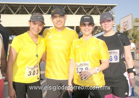 04042011 Jiménez, Eros Muñoz, Silvia Plata y Ana Llagulo.