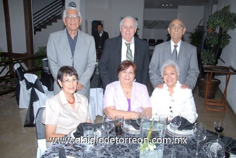 05042011  y Sergio Barraza, Mary y Roberto Cárdenas, Mary y Luis Fernández.
