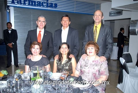 05042011 y Carmelita, Ricardo y María Elena, Jesús y Magdalena.