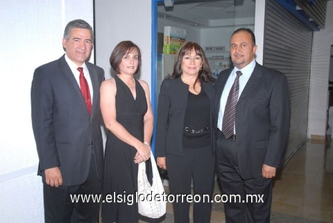 05042011 y Renata, Carlos González, María de los Ángeles, Apolo y Alicia.
