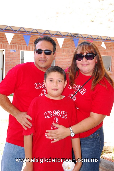06042011  Martínez Mejía, Ángel Adrián Martínez Fraire y Alhelí Fraire Alvarado.