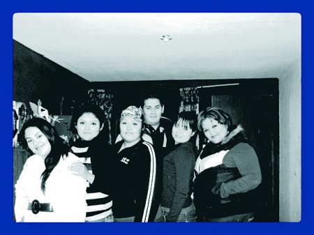 ANDREA, Liliana, Mariana, Areli, Manolín y Sairis.