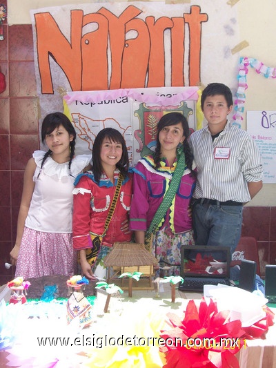 07042011  primero de abril se llevó a cabo la Expo República Mexicana en el colegio Torreón.
