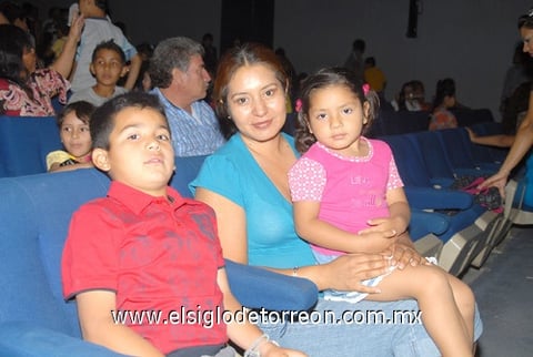 10042011  Daher, Miriam Vielma y Victoria Daher.