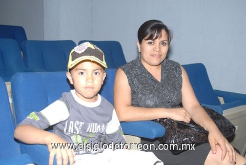10042011  del Toro y Tere Valles.