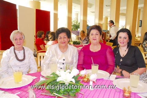 10042011 López, María Elena Martínez, América Zambrano de López y Esperanza López de Jaik.