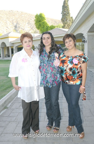 12042011 Martos de Silva en su festejo de canastilla junto a su mamá Regina Lozoya de Martos y su hermana Angélica Martos.