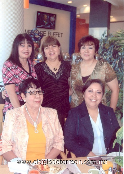 13042011  Rodríguez, Alicia Favila, Rita Cerna, Gloria García e Ivonne Martínez, disfrutaron de grata reunión.