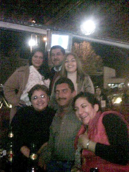 REUNIÓN de ex compañeros de la Secundaria Federal No. 5: Ana, Homero, Yolis, Claudia, Cossío y Gaby.