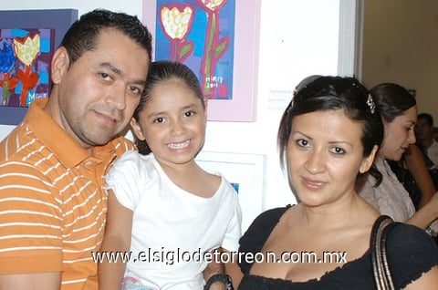 15042011  Sifuentes, Mía Sifuentes y Laura Félix.
