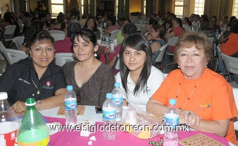 15042011  Serrano, Maggy García, María Cristina y Betty Soriano.