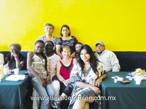 17042011 , Gloriet, Iluminada, Olivia, Elsa, María, José Luis e Isabel acompañaron a Carito en su cumpleaños.