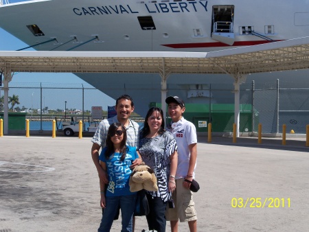 Fam. Espinoza González Crucero al Caribe Marzo 2011. Fotografía enviada por Mauro Espinoza.
