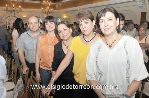 19042011 Ana Sofi, Sofía, Ana Rosa y Soledad.