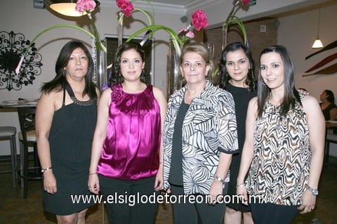 19042011 González de García en su festejo de canastilla junto a Gaby Juárez, Rosalinda Treviño, Rosalinda y Rossana García.