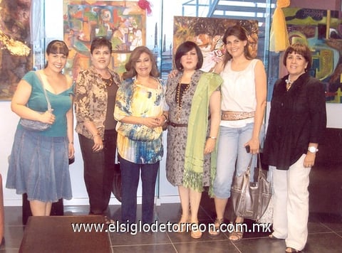 21042011  Edna, Anabel, Marcela, Martha y Maye en una exposición pictórica.