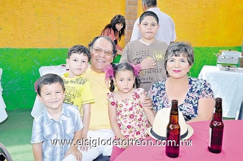 21042011  Tovar y Ema Longoria con Iván, Julián, María Camila y Emiliano.