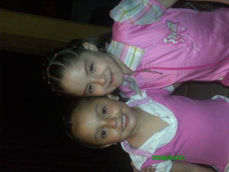 ARIADNA Sofía Castillo Galiano y Aidale Alejandra Lucio Castillo.