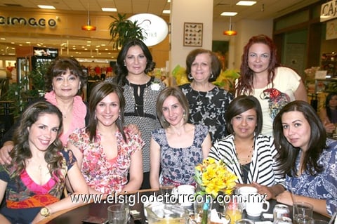24042011 Cárdenas, Mily Sánchez, Alina Martínez, Susy Juárez, Irene y Magda Navarro, Xóchitl de Rodríguez y Emilia de Sánchez disfrutaron junto a Mónica Rodríguez de Meléndez, en su fiesta de canastilla.