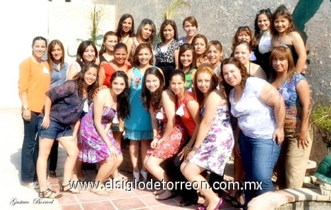 24042011  de María Elena asistieron a su despedida de soltera, para felicitarla, ya que en breve contraerá nupcias.