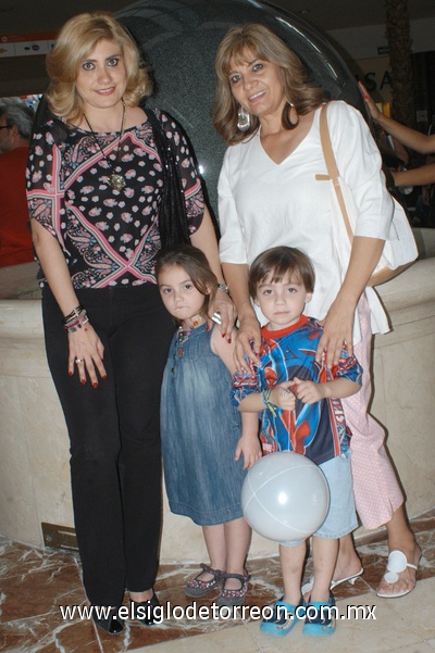 24042011  de la Cruz, Isabel Fuentes y Chío Aguilera.