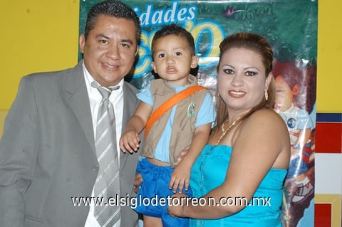 24042011  Macario Holguín festejó tres años de edad junto a sus papás Juan Héctor y Jeny.