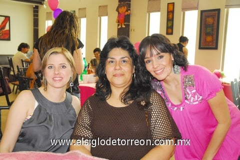 24042011  Bonilla, Gloria Sandoval y Esteysi Anaya.