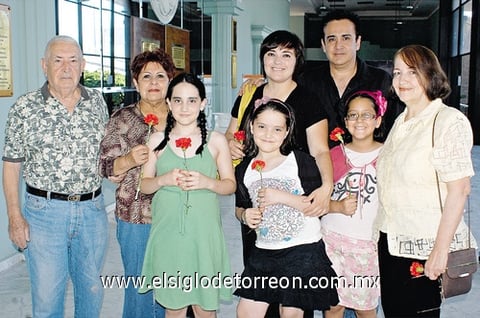 24042011 , Andrea, Vania, Salma, Adriana, Esthela, Mariana y Samuel.