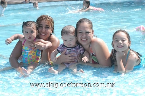 25042011 , Ana Victoria, Gabriela, Axel y Marifer.