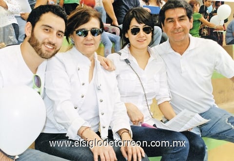 24042011 , Pilar Gámez de Díaz, Mariana y Carlos Díaz Hurtado.