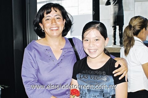 24042011  Martínez y Karina Bárcenas.