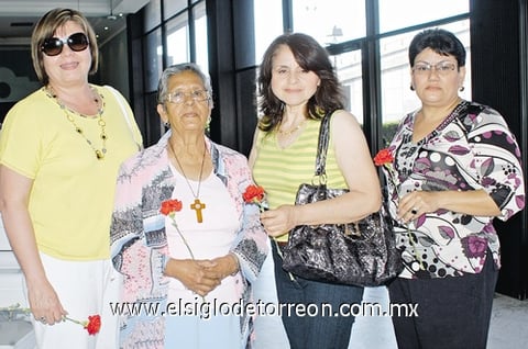 24042011  Martínez, Esthela Nores, Marina Rodríguez y Cuquis Torres.