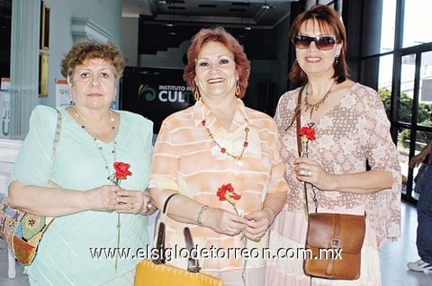 24042011  Vivero, Esther Jalife y Aurora Echalas.