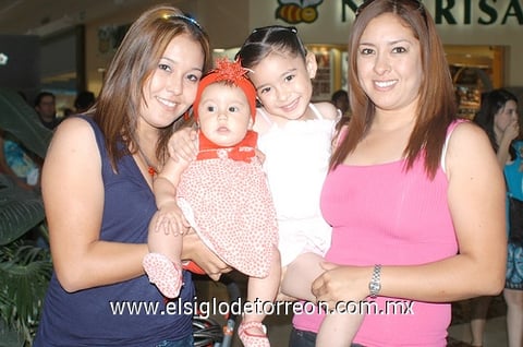 26042011  Dulce, Ashley y Ximena.