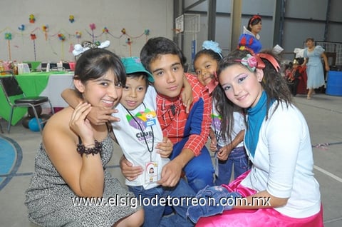 26042011  Ruiz, Juan Antonio, Roberto Mireles, Anita y Janeth de los Santos.
