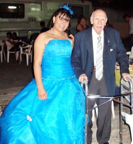 MARÍA de Lourdes de la Cruz Márquez con su abuelito Roberto Márquez Rivas (F)