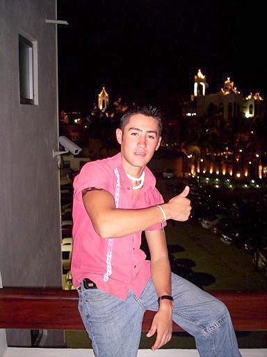 JONATHAN Quiñones de vacaciones en Sinaloa.