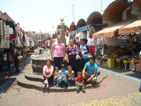 Familia Palacios de paseo en Puebla el 21 de abril del 2011. Fotografía enviada por Antonio Palacios.