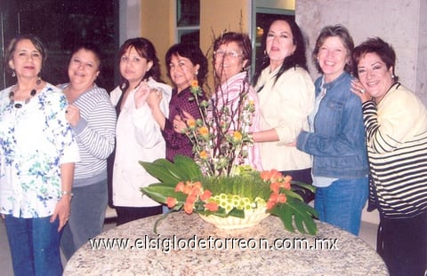 28042011  del club de jardinería Jardín, se reunieron en conocido club campestre de Gómez, en donde les impartieron el taller: Poda correcta y oportuna de plantas y árboles.