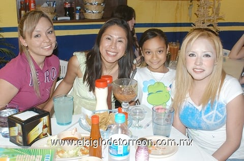 28042011  Pérez, Yésica Mendoza, Janeth de León y Marifer del Carmen.