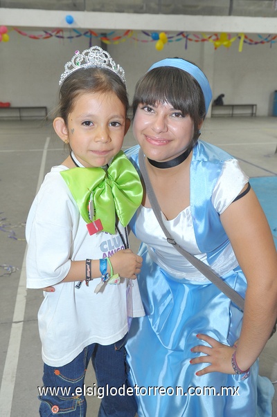 29042011  Daniela González y Liz Martínez.