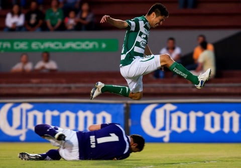 Santos cumplió, en parte, con la misión que tenía para mantenerse con vida en el Clausura 2011.