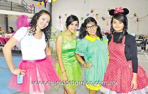 01052011  Flores, Mireya González, Sonia Huereca y Dayanara Narváez.