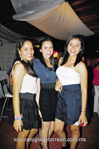 01052011  Torres, Paulina Alfaro y Ana Karen Villalobos.
