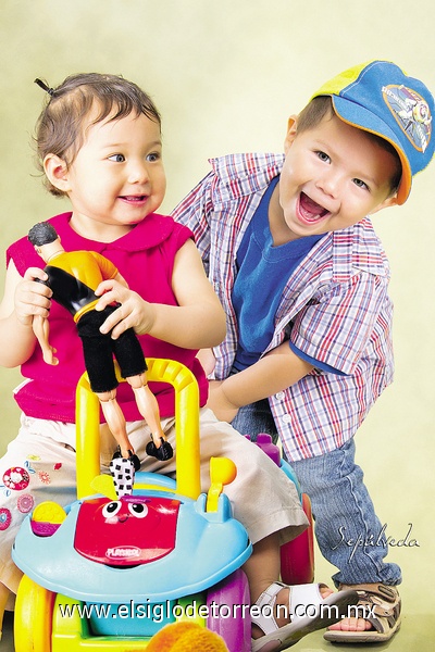 01052011  Juan Pablo y Mariana Galindo García celebraron sus cumpleaños, el 15 de abril de 2011, con una divertida fiesta que les fue organizada por sus papás: Dra. Perla García de Galindo e Ing. Mario Alberto Galindo Flores.- Estudio Sepúlveda