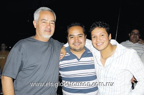 01052011 , Mario y Mario jr.