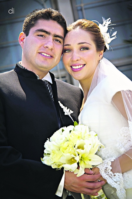 Pamela Arreola Talamantes y Sr. Gabriel Guerrero Hernández contrajeron matrimonio el 19 de marzo de 2011 en la iglesia de Jesucristo de los Santos de los Últimos Días en Monterrey, N.L. Ellos son hijos de los señores María del Socorro Talamantes de Arreola y Óscar Arreola Soria; Celia Hernández de Guerrero y José Galo Guerrero Hernández. 

di